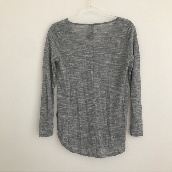 Gap maternity soft gray long sleeve v neck top - Picture 4 of 4